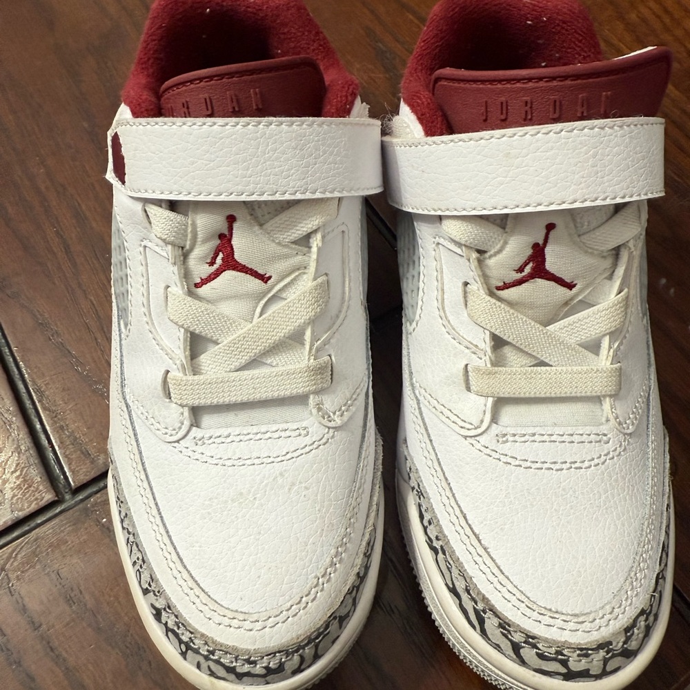 Great Condition Jordan Spizike LowKids White and Maroon Sneakers